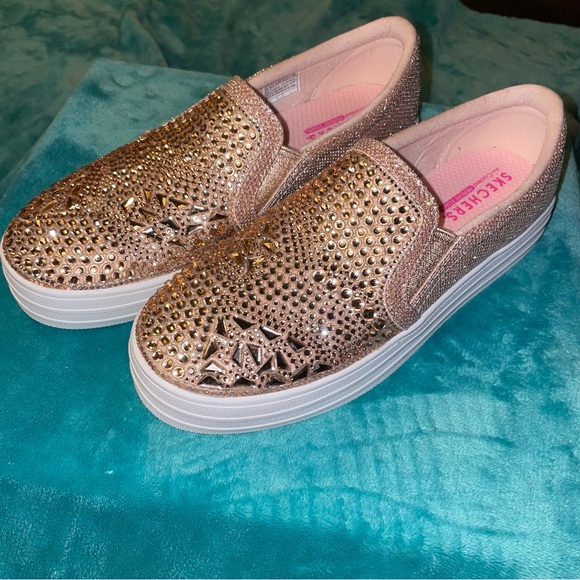 Sketchers Sneaker! Like New! - Picture 2 of 9